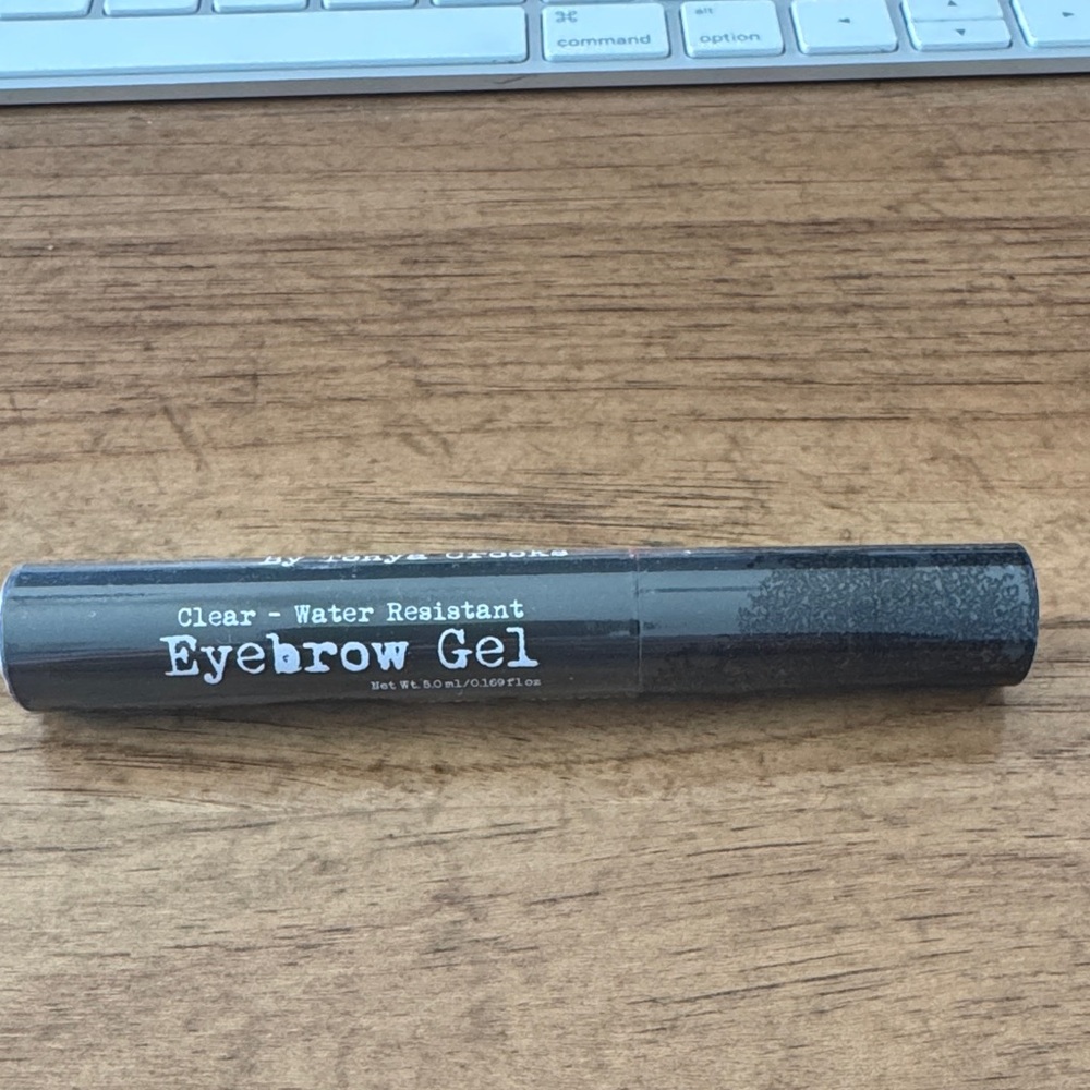 Long-Lasting Clear Eyebrow Gel